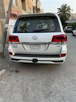 تۆیۆتا لاند کروزەر
